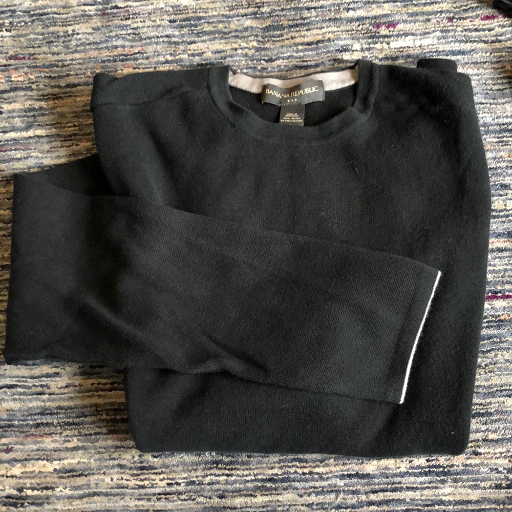 Banana Republic black men’s sweater
